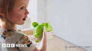 Tories vow to let high earners keep more in child benefits