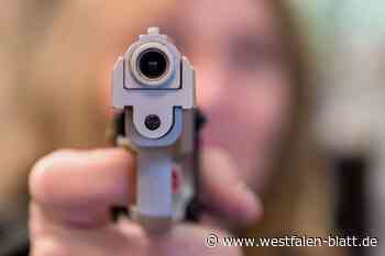 Bielefelder zieht Schreckschusswaffe