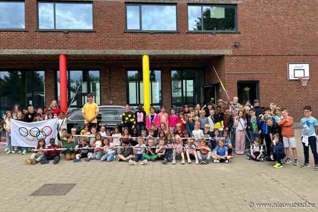 Topsporter Hauttekeete leert leerlingen De Groene Poort alles over tienkamp