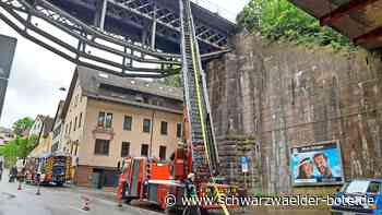 Mutmaßliches „Grill-Unglück“: Ist die Bahn-Brücke am  Calwer Adlereck nach Brand noch stabil?