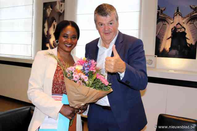 Student vroedkunde Mariama (33), die vrouw hielp bevallen in station van Mechelen, krijgt bijzondere beloning: “Of het op school extra punten oplevert? Dat denk ik niet”