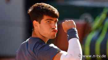 Zuschauer bricht zusammen: Alcaraz ringt von Krämpfen geplagten Sinner nieder