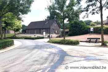 Oliespoor in de Dorpsstraat in Membruggen