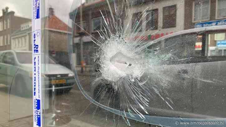 Amir kreeg opdracht om iemand in zijn been te schieten maar miste