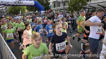 Einmal mit dem Löwen laufen: Kinder haben bei Nachtlauf Spaß