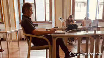 „Maßlos überzogen“: Querdenker wehrt sich gegen bayerische Stadt wegen Corona-Kundgebung