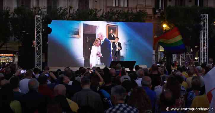 Conte chiude la campagna elettorale a Palermo: “Ci stanno portando in guerra. Draghi e Meloni non rispettano il vincolo del Parlamento”