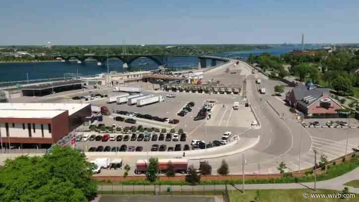 Strike action 'on hold' as Canadian border agents continue negotiations