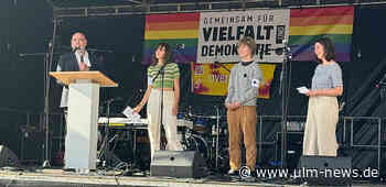 Über 2500 Menschen feiern ein Fest für die Demokratie auf dem Ulmer Münsterplatz