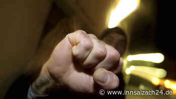 Mit Fäusten und Glasflasche: Schlägerei zwischen Jugendlichen in Waldkraiburg