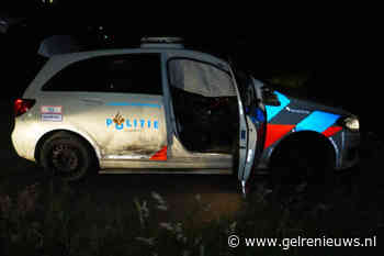 Automobilist botst tegen politieauto