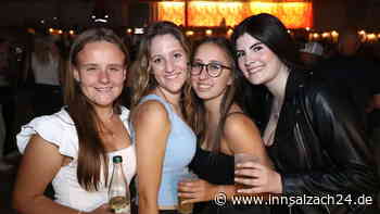 900 Gäste feiern ausgelassen bei Ritterdisco in Erharting