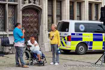 “Als het zover is, laat ons gaan”: cruisekoppel met MS houdt in Antwerpen pleidooi voor betere euthanasiewetgeving