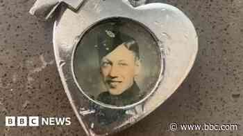 Great-granddaughter reunited with WW2 photo