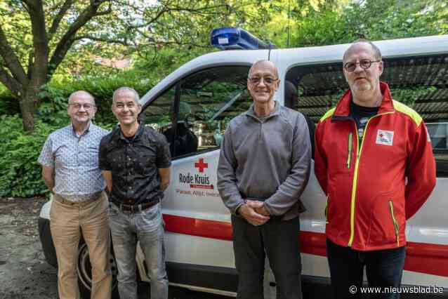 Oude ziekenwagen Rode Kruis Roeselare rijdt straks in Oekraïne rond: “Slachtoffers met geamputeerde ledematen zullen ermee naar Polen gevoerd worden”