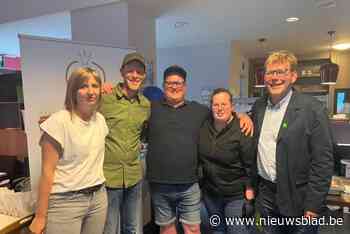 Tapas smaken op een zonnige lenteavond