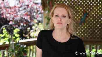 Hamilton woman waits in pain for hip replacement, saying health-care system failing patients