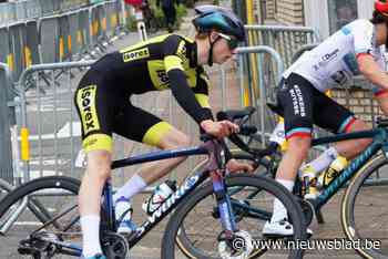 Nieuweling Melvin Maddelein op het podium in Henegouwen