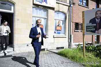 Sammy Mahdi vergeet stemkaart in stemhokje