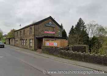 Rawtenstall: Man suffers 'suspected stab wound' outside pub