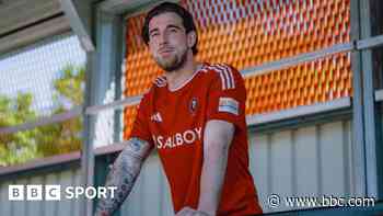 Burton striker Stockton to join Salford