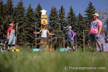 From classical vocals to "sleek and shiny" theatrics, Oli Guselle revels in genres and musical storytelling