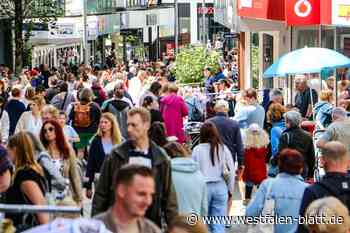 Von Polizeimütze bis Golfschläger: Mega-Ansturm auf den XXL-Flohmarkt