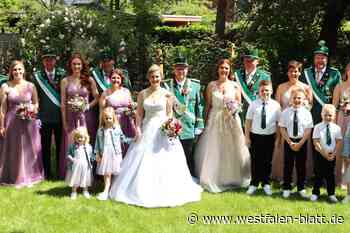 Roman und Vanessa Lindemann wählen Königskette und Königinnenkrone