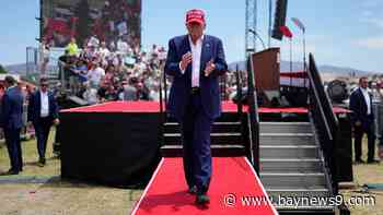 Trump pumps up supporters at scorching Las Vegas rally
