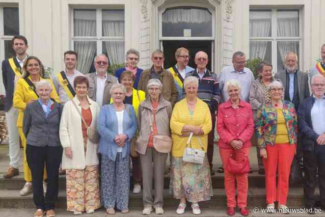Bestuur van seniorenvereniging OKRA blaast 70 kaarsjes uit
