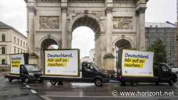 Plakataktion: Tabakkonzern Philip Morris trommelt gegen das Rauchen