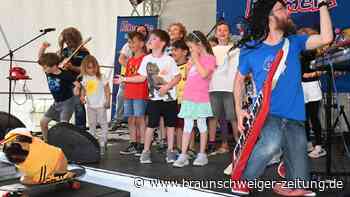 Laute Musik, Kitzel-Attacken und Stinke-Füße in Wolfsburg