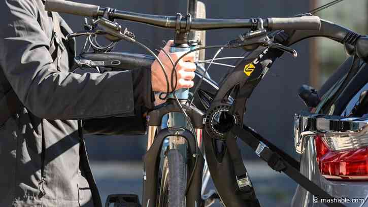Transport your bikes with this trunk rack for $30 off