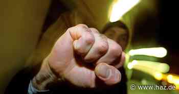 Jugendliche attackieren und berauben 31-Jährigen: Wer kann Hinweise geben?