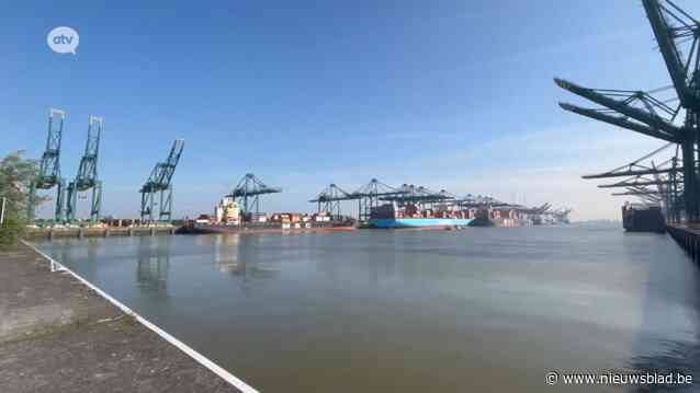 Opkuiswerken olievlek in Antwerpse haven na een week nog altijd aan de gang