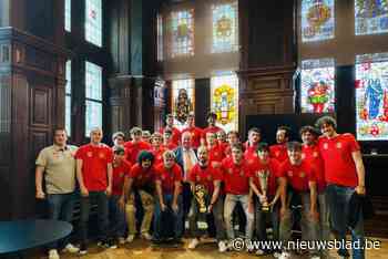 Handbalkampioenen van Sasja gehuldigd op het Schoon Verdiep: “Een meer dan terechte erkenning voor onze prestaties”