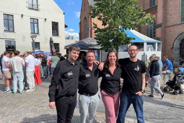 Scouts organiseren ‘kiescafé’, in Tielrode genieten kiezers van bar op kerkplein