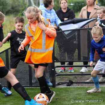 Eerste kinderraad Wierden regelt een pannakooi en cadeaucheck voor arme kinderen