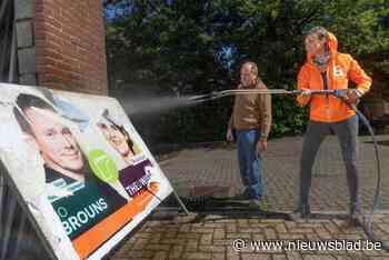 Dit gebeurt met de vele verkiezingsborden: “Afgespoten met hogedrukreiniger”