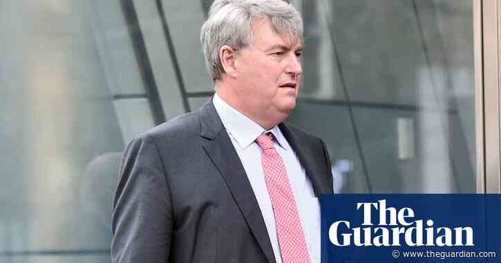 Cranbrook School settles with former headmaster as he files complaint with ABC ombudsman