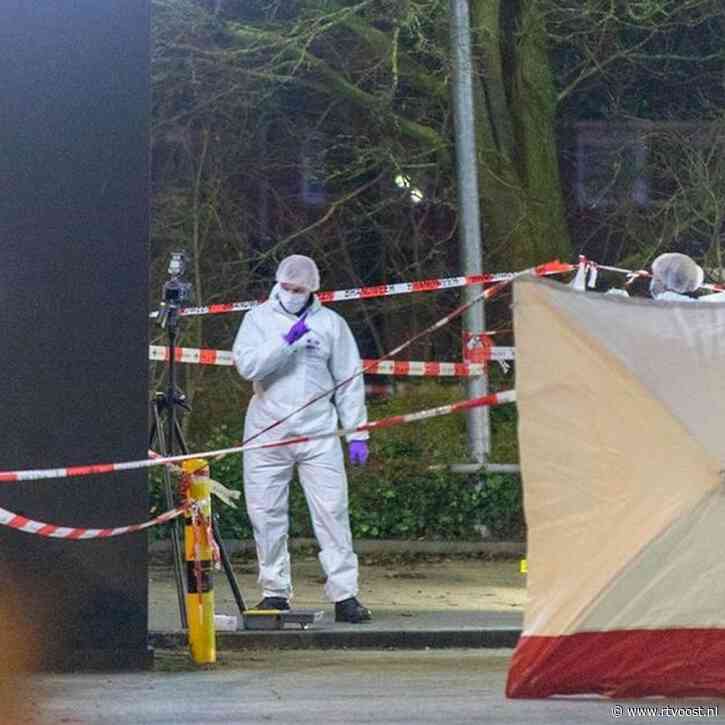 Nadat schutter Zwolse 'Aldi-moord' zijn kogels had afgevuurd, stak hij nog talloze malen in op slachtoffer