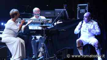 "Mi resta un solo dente e cerco di riavvitarlo", Elio e le Storie Tese a Villa Ada