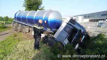 112-nieuws: vrachtwagen in sloot naast N564 • huizen ontruimd door gaslek