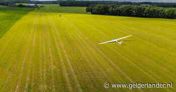 Piloot zet noodlanding in met zweefvliegtuig op de Wylerbaan