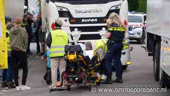 112-nieuws: fietsster botst op vrachtwagen • taxi en auto botsen op elkaar