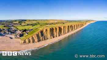 'Erosion and cracks' close coastal path