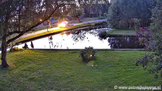 #Vinkeveen - [VIDEO] Automobilisten rammen bewust bloembakken op Demmerik Vinkeveen
