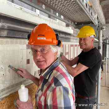 Evert Jan restaureert unieke Zwolse muurreclame uit 1914