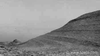 Solar storm douses Mars in radiation as auroras flicker in the Red Planet sky (video)