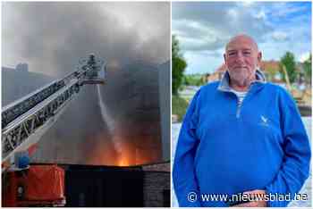 Johan (68) merkt tijdens ochtendwandeling uitslaande brand op: “Ik hoorde plots een knal en ben meteen op alle bellen gaan drukken”